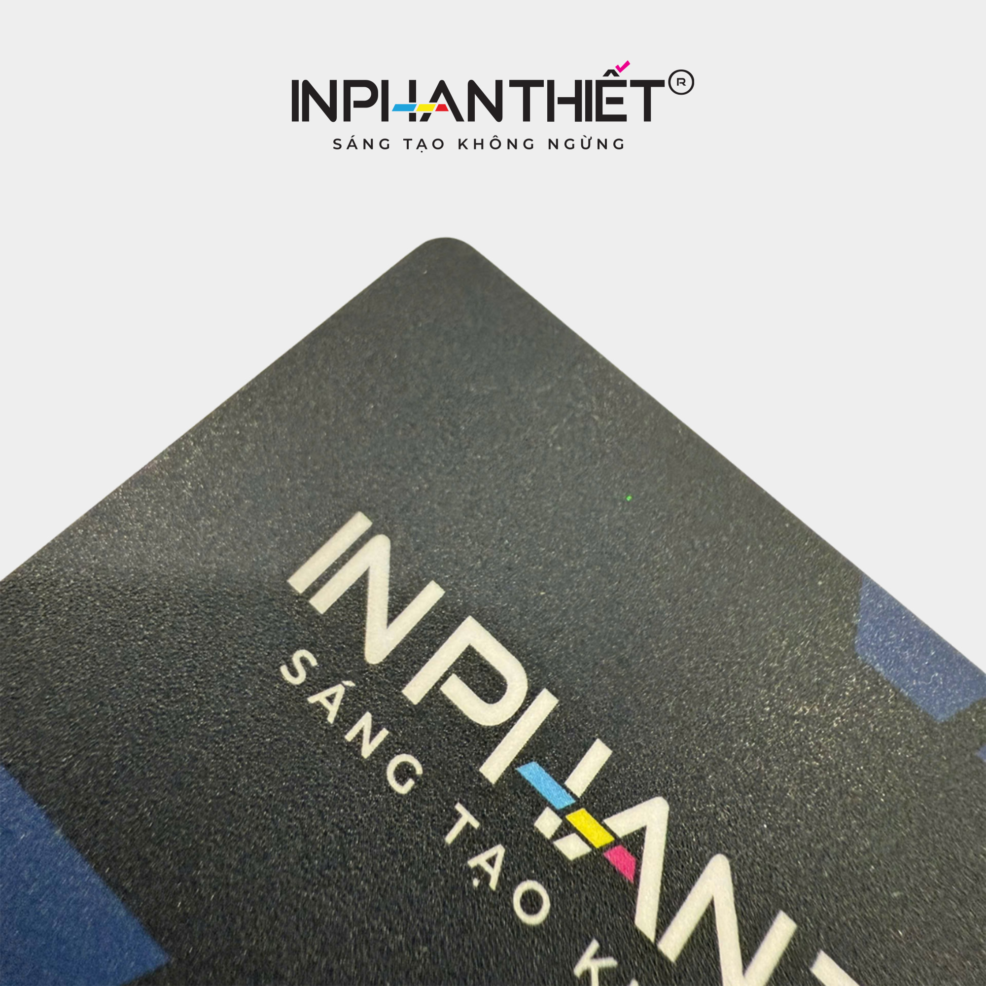 danh-thiep-nhua-mo-1084